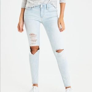✰ American Eagle Super Stretch Torn Skinny Jeans ✰